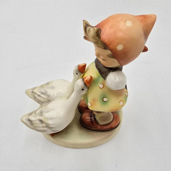 "Goose Girl" Goebel Hummel‎ Figurine 4" tall - Picture 1 of 8
